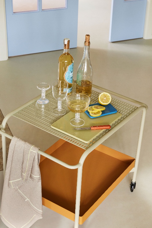 Carrello portaoggetti elegante in acciaio